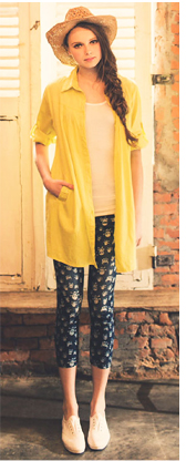 這是MOBO米果服飾，夏日大好評！單寧特輯頁面的骷髏印圖單寧九分褲MODEL照